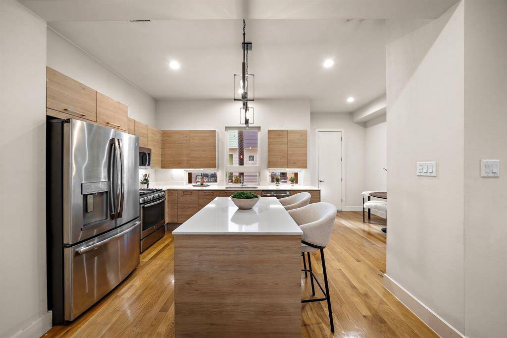 Ample counter space and direct access to the adjacent breakfast area make both cooking and entertaining effortless.