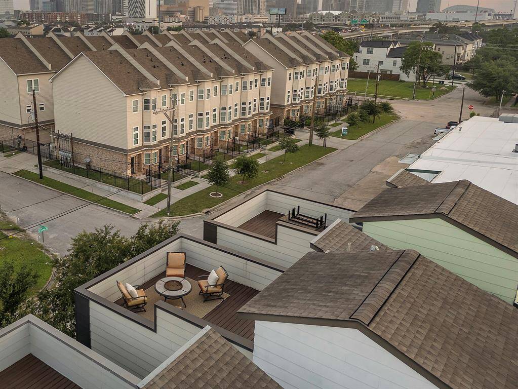 Enjoy sweeping city and Downtown skyline views from the expansive rooftop terrace, designed for effortless outdoor living with contemporary privacy walls and durable composite decking.