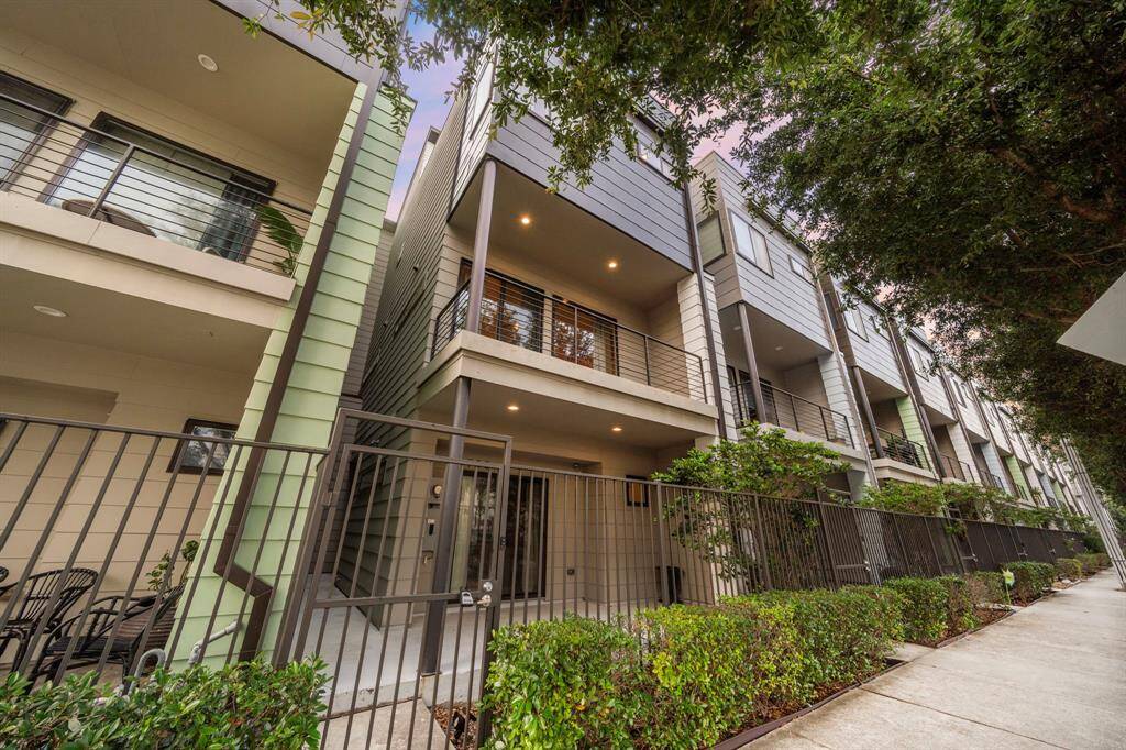 A gated entry and landscaped walk-up enhance privacy and lock-and-leave convenience in this well-maintained, low-maintenance urban community.