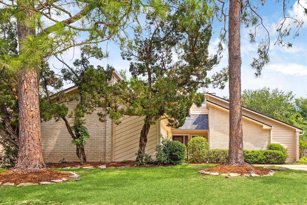 This charming 3/2/2 has everything you’ve been looking for—a sprawling fenced yard and covered patio, a spacious family room with a soaring ceiling, a stunning floor-to-ceiling brick fireplace, and clerestory windows that fill the space with natural light. The spotless kitchen flows into both the formal dining room and breakfast area, making everyday living feel easy. With roomy bedrooms and large closets, there’s plenty of space for everyone to stretch out and feel right at home.