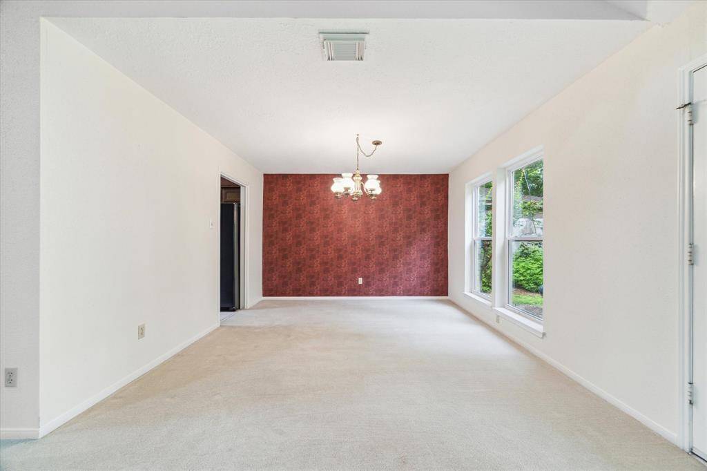 This lovely dining area is the perfect size for entertaining large groups as well as more intimate gatherings. With plenty of room for your banquet table, sideboard, and extra seating, it’s a versatile space that adapts beautifully to any occasion.
