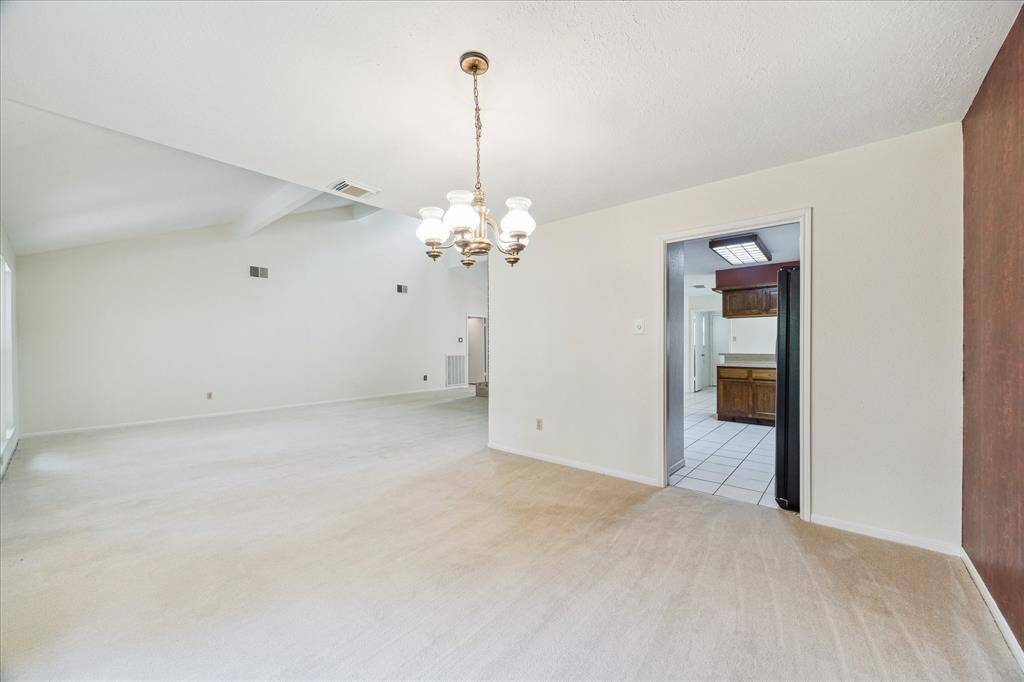 With easy access to both the kitchen and family room, this open dining space is ideal for everything from lavish dinner parties to laid-back gatherings. Your friends and family will love breaking bread with you in this lovely setting.