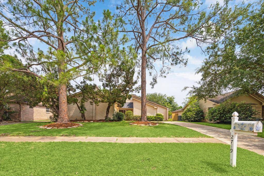 Located in the heart of Sugar Land’s Colony Bend, this home sits on a quiet, tree-lined street with easy access to parks, top-rated schools, shopping, and dining. The expansive fenced backyard, lush landscaping, and spacious covered patio offer the perfect setting for play, relaxation, or outdoor entertaining. With its unbeatable location and inviting indoor and outdoor spaces, this home checks all the boxes for comfort and convenience.