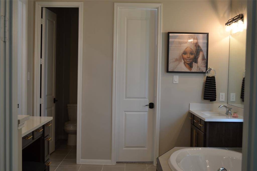 Brass cabinet pulls.