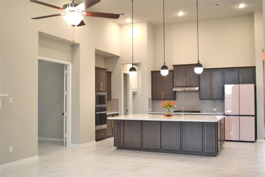 WOW! 14- foot ceiling height.