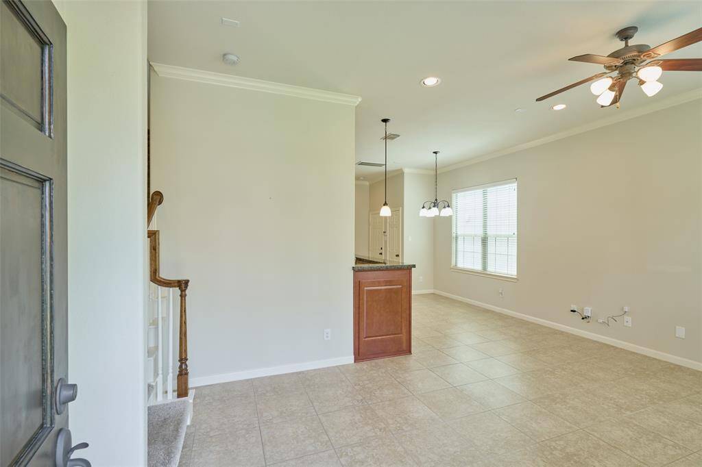 Entrance, Living area & Half-Bath on First-Levelfloor and living area.