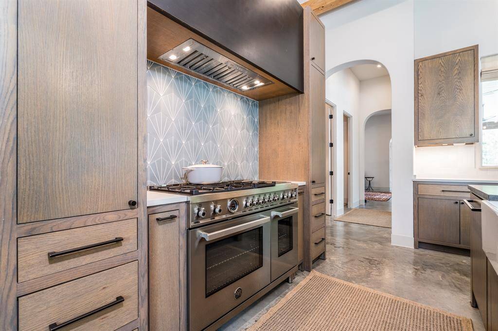 48" Range with double ovens
