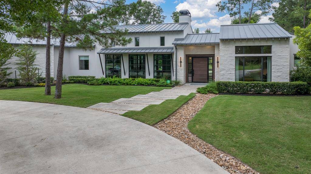 Custom 1 Story nestled in Benders Landing Estates