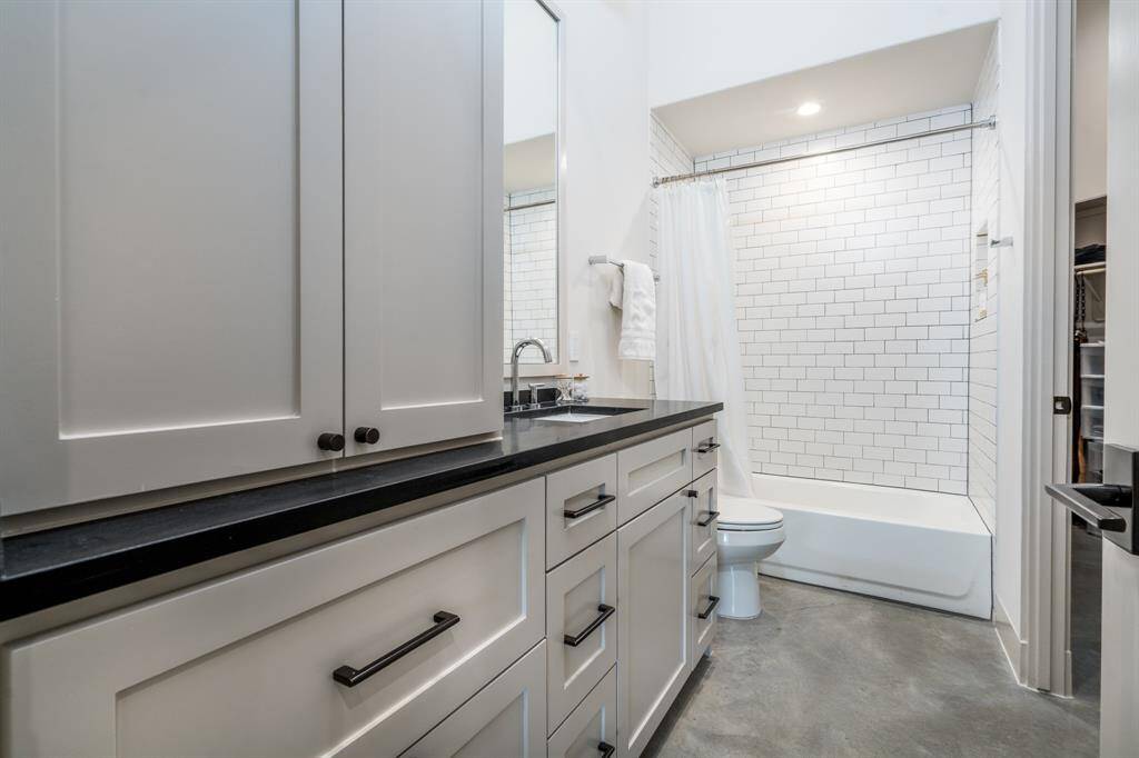 Full Bathroom for each bedroom and large walk-in closet