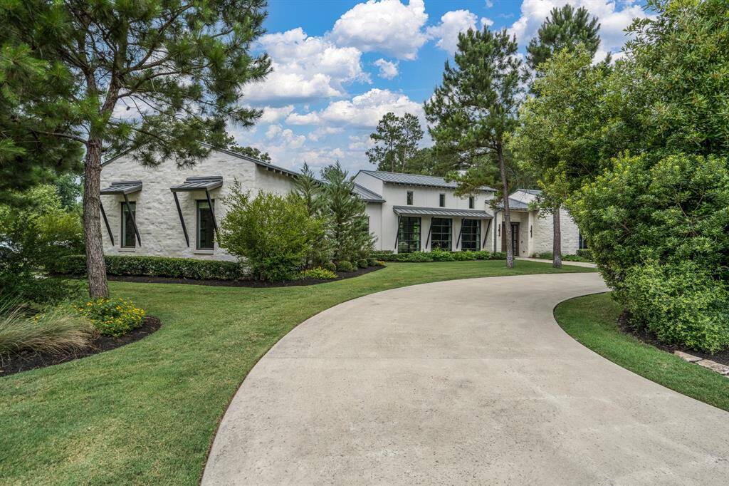 Circle driveway in the front. 27403 Hazy Landing Ct Spring, TX 77386