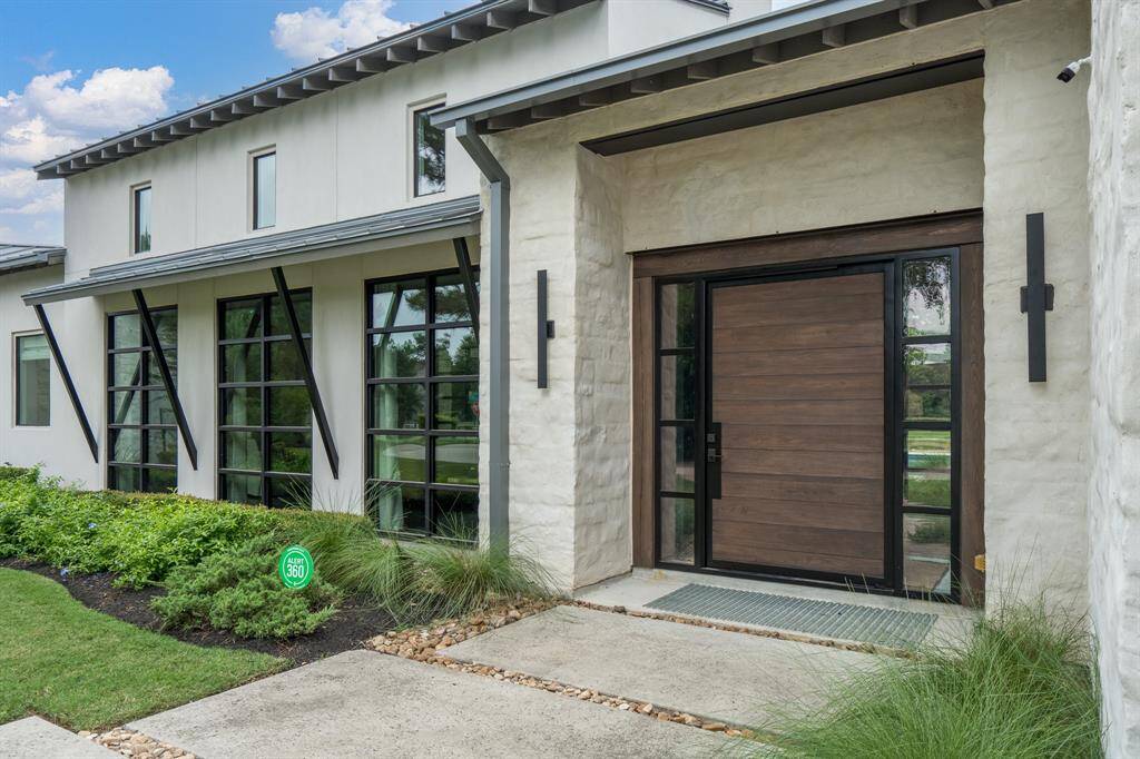 A touch of modern elegance....Exposed rafters, tons of windows, and a 5x8 Pivot entry door
