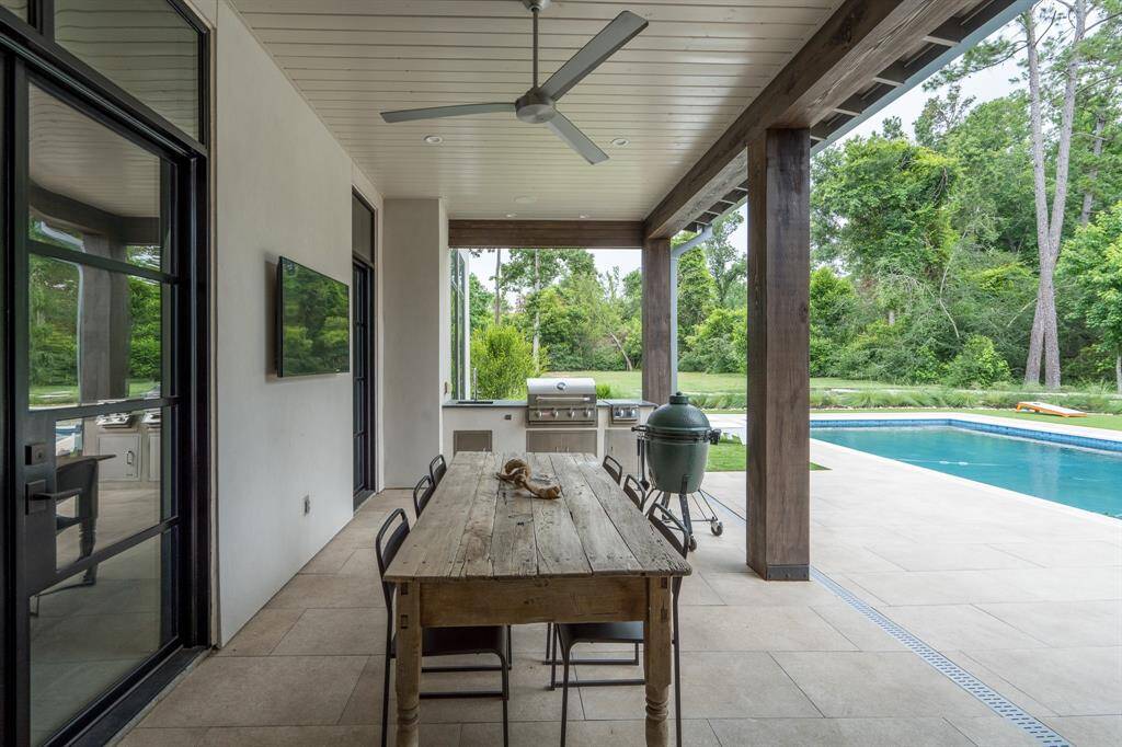 Outdoor Kitchen area, perfect place for BBQ