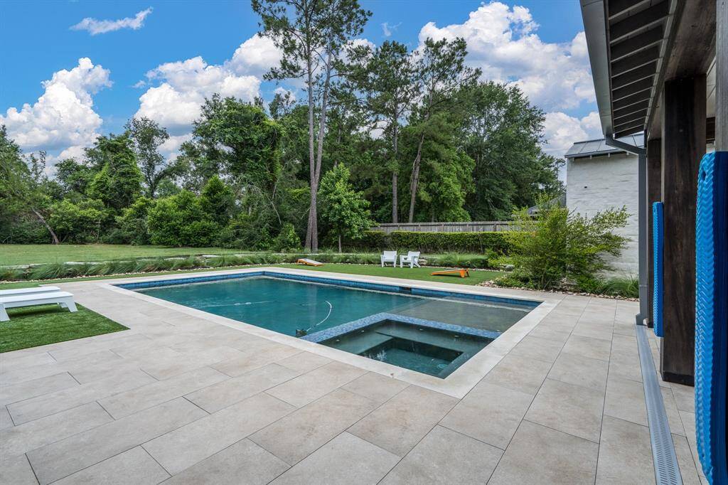 Everything you could want in a backyard.