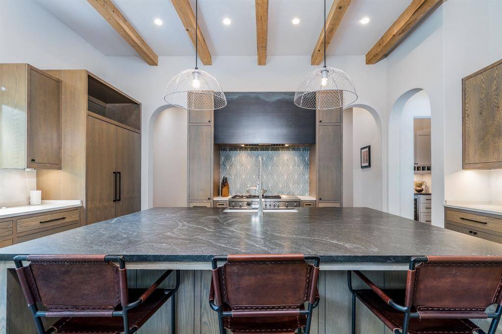 Large Island Kitchen that any Chef would envy