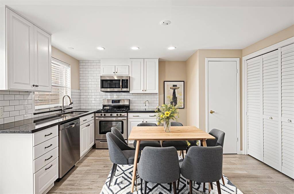 ***Virtually staged to show the room's potential when furniture is added***