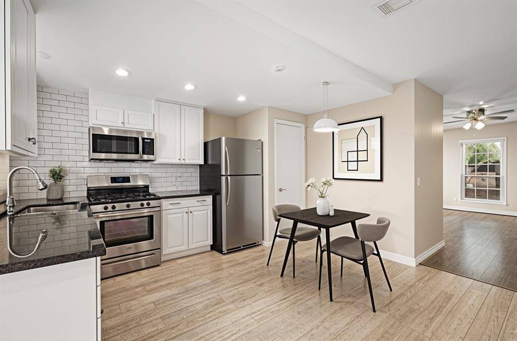 ***Virtually staged to show the room's potential when furniture is added***