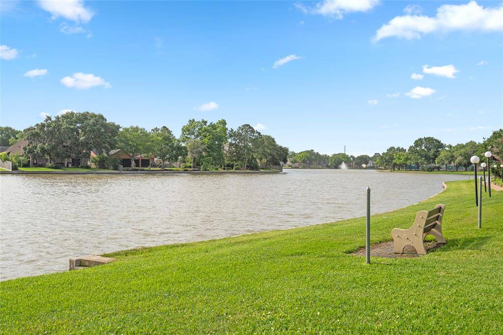 Enjoy serene moments and picturesque views right in your neighborhood. Grants Lake offers beautifully landscaped walking trails and tranquil seating areas along the water—perfect for morning coffee, evening strolls, or simply relaxing with a book. With its calming fountain and charming community vibe, this is a slice of nature just steps from home.