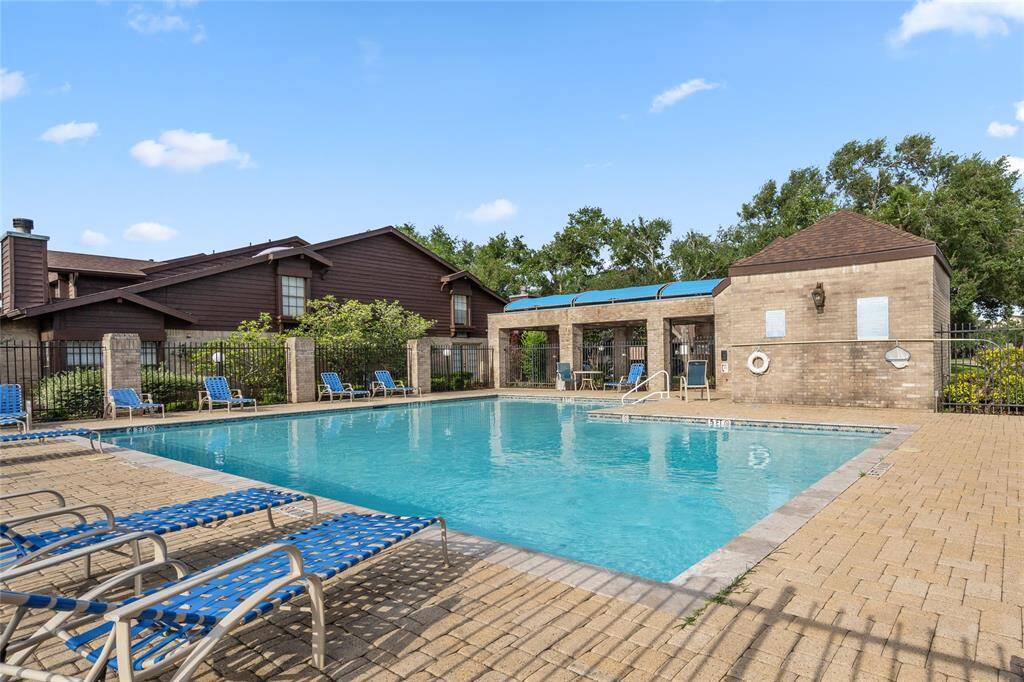 Cool off and unwind in the sparkling community pool at Grants Lake. Surrounded by plenty of seating and a shaded lounge area, it’s the perfect spot for sunbathing, swimming laps, or enjoying a lazy afternoon with friends. This well-maintained amenity enhances the relaxed, resort-style living this beautiful neighborhood has to offer.