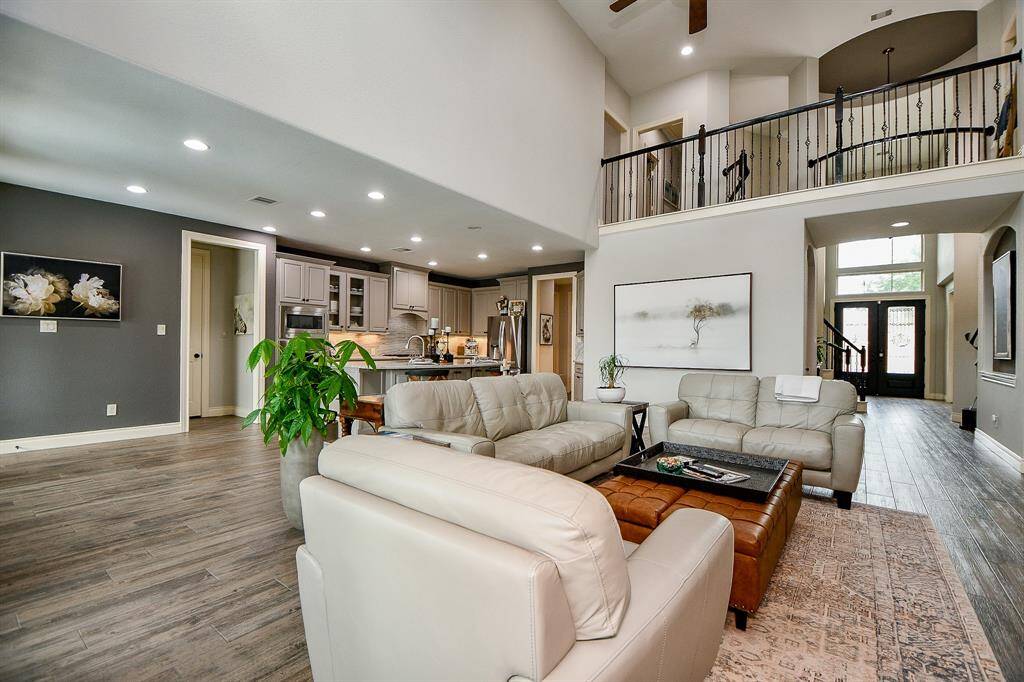 Wherever you step or glance, bright, open, airy space greets you!