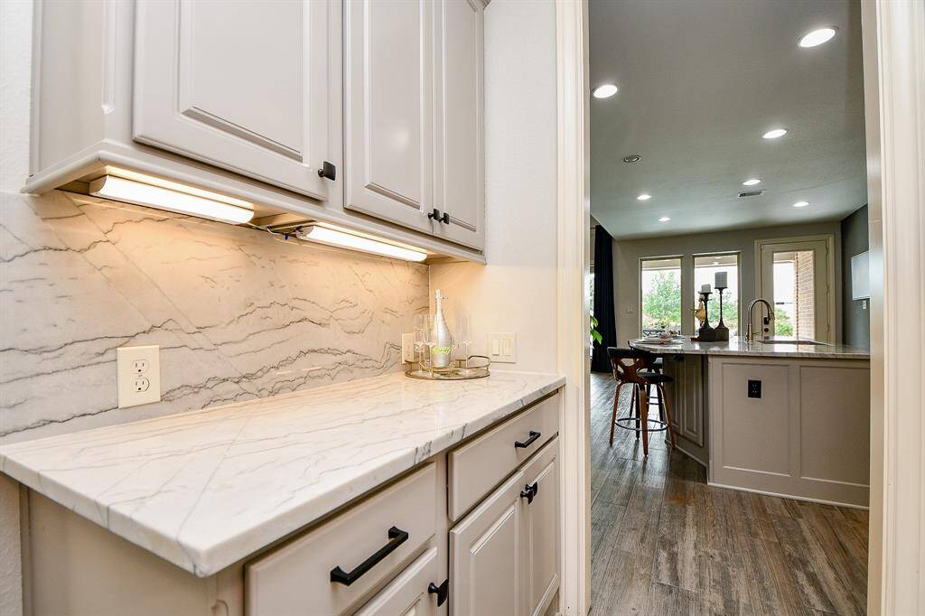 The often under-sung butler's pantry (in any home) is an invaluable aid in everyday or special day entertaining.