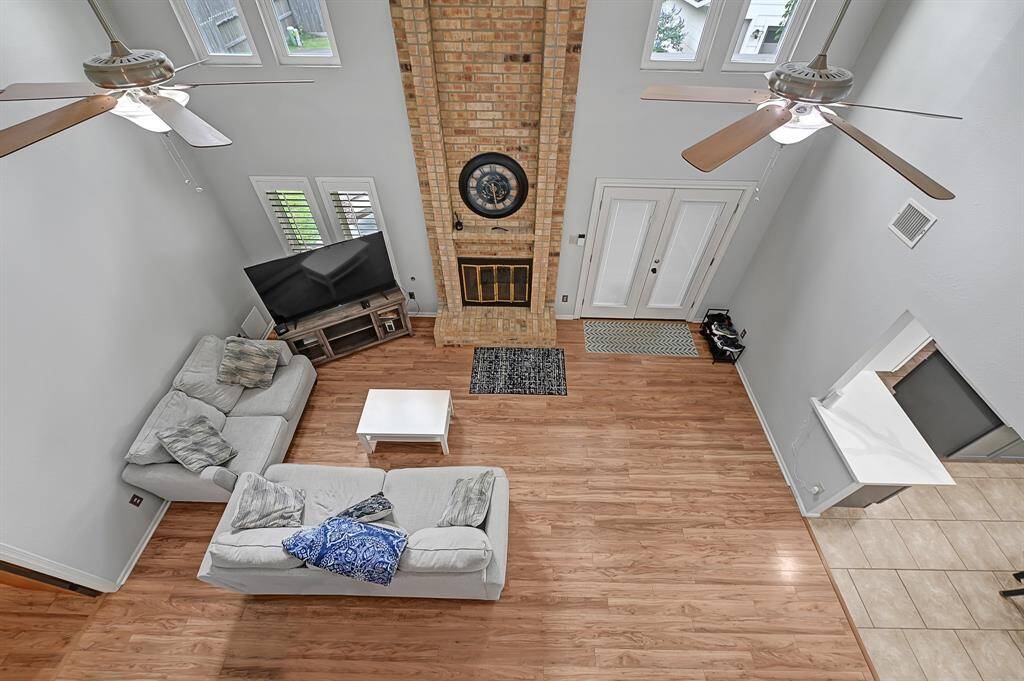 Very rare and elegant vaulted ceilings with natural lighting