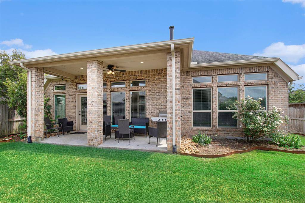 Covered back patio with ceiling fan
