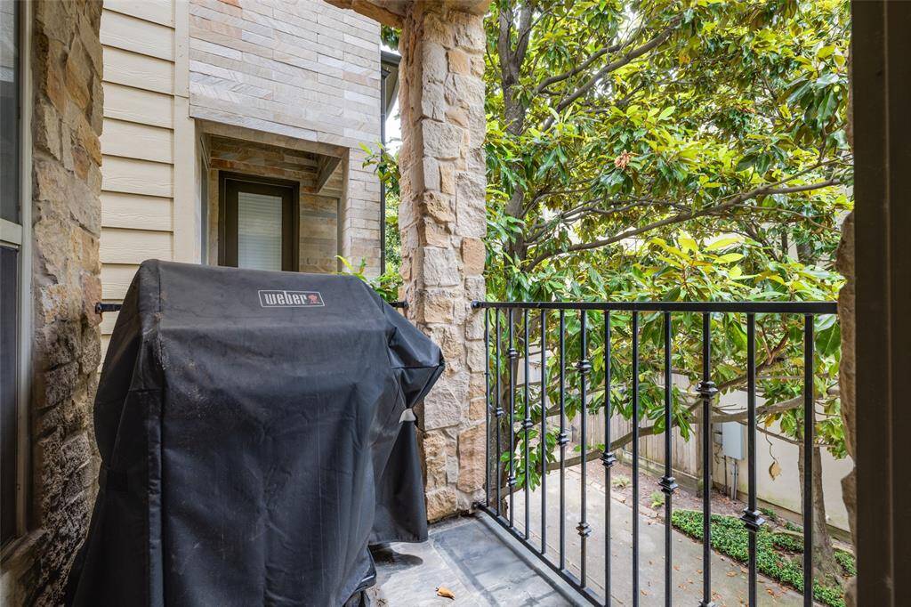 Second floor has access to balcony with Weber grill only 3yrs old- hardly used!
