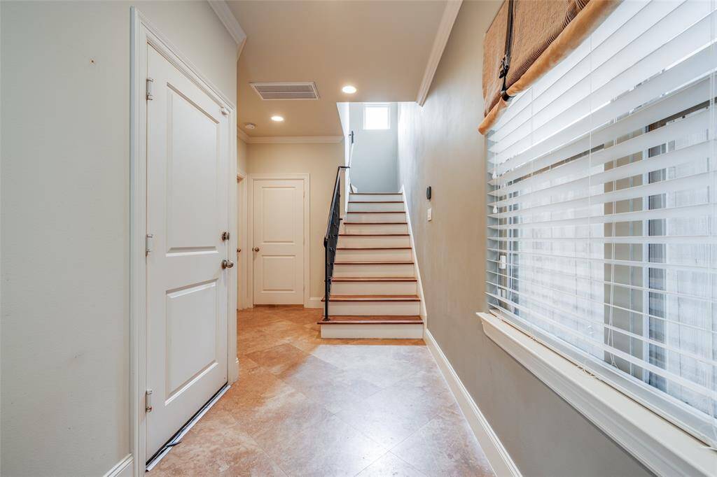 Beautiful bright and grand entrance