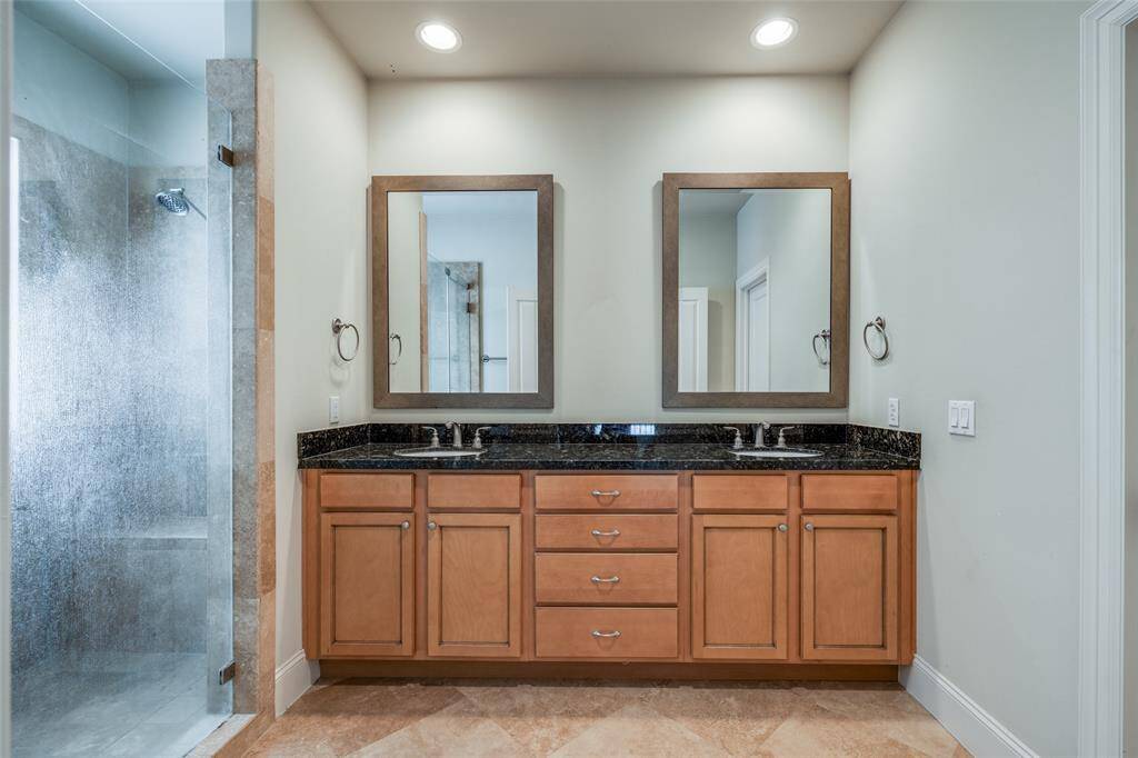 Double vanity in master bath
