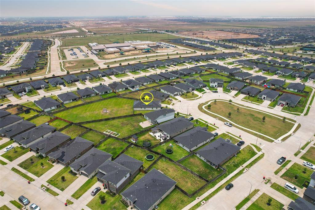 Look just beyond the houses above and see Tamarron Elementary, which is truly within walking distance of the home.