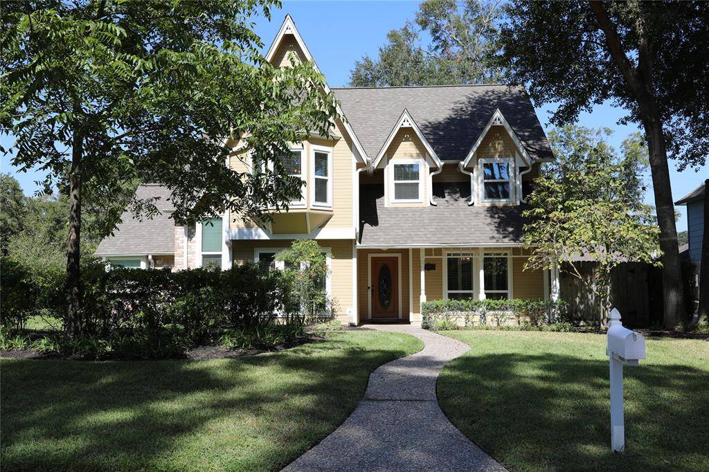 Front Exterior, corner lot on cul-de-sac