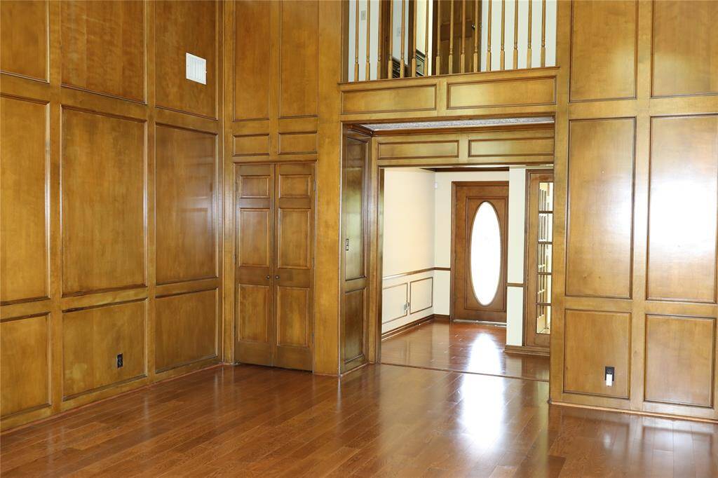 Living room facing entry