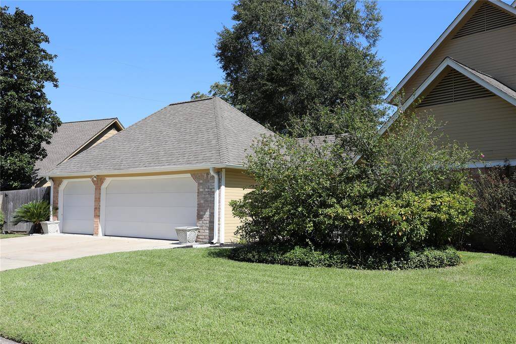 Detached 3-car garage