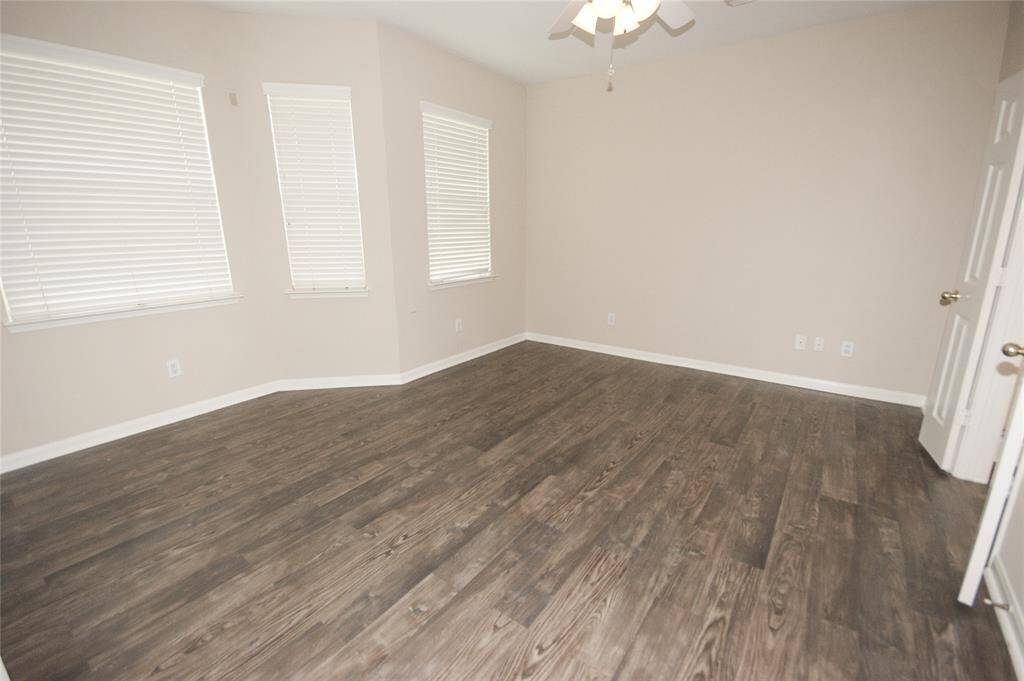 HUGE PRIMARY BEDROOM