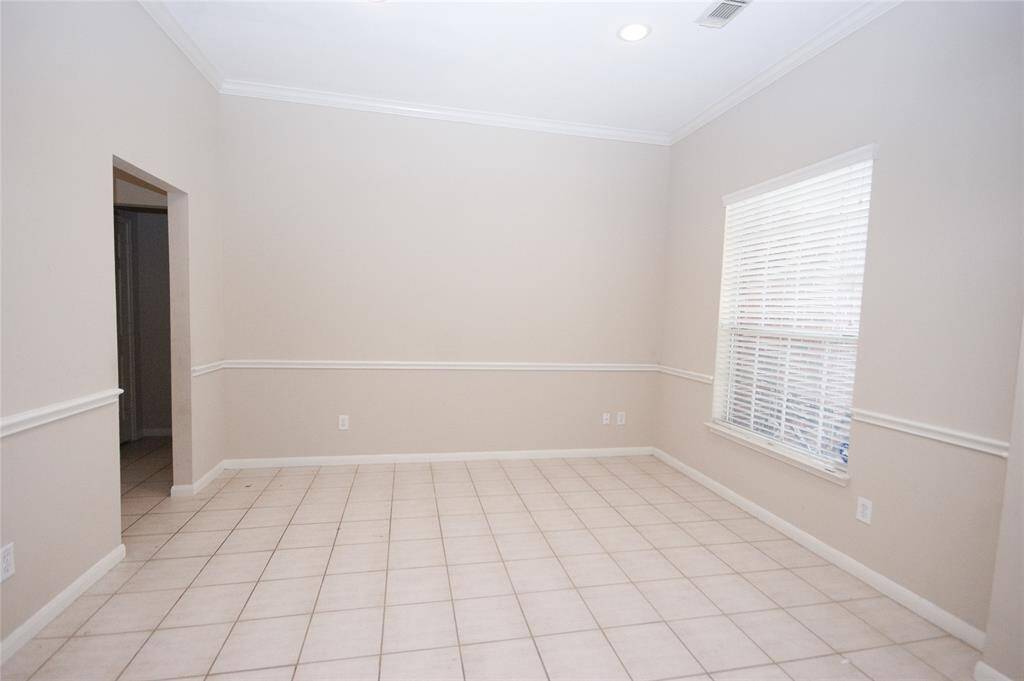 FORMAL DINING