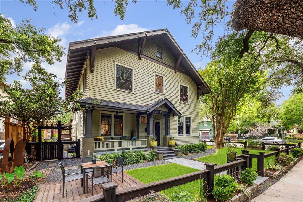 This extraordinary Woodland Heights home resides on an oversized corner lot on the beautiful tree lined Bayland Avenue. The outdoor space is maximized with various seating areas, decorative pergolas and a private courtyard in the back.