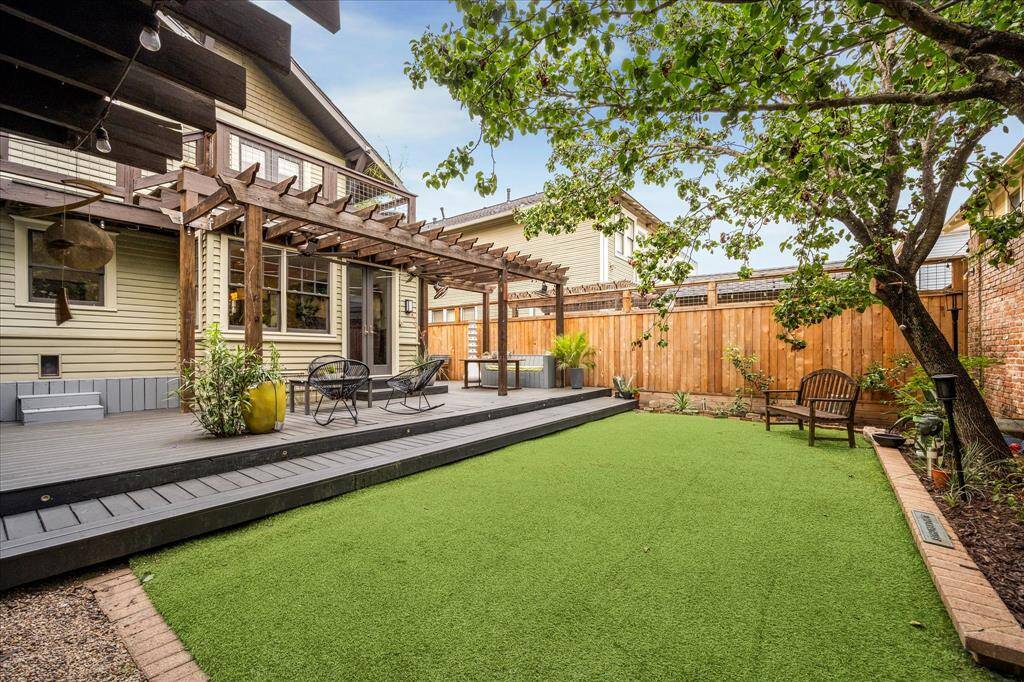 Reside In the heart of the Woodland Heights and just one short block away from Travis Elementary.