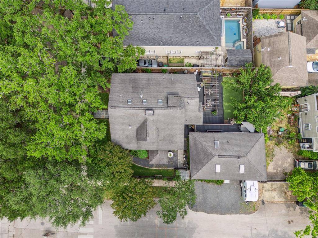 Close to Downtown and the major freeways but with a small town neighborhood feel…this is the Woodland Heights!