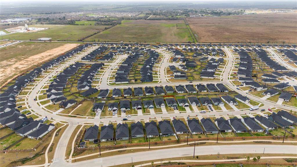 31619 Featherstone Trail is ready for its new homeowners! Give us a call today to schedule your private tour!