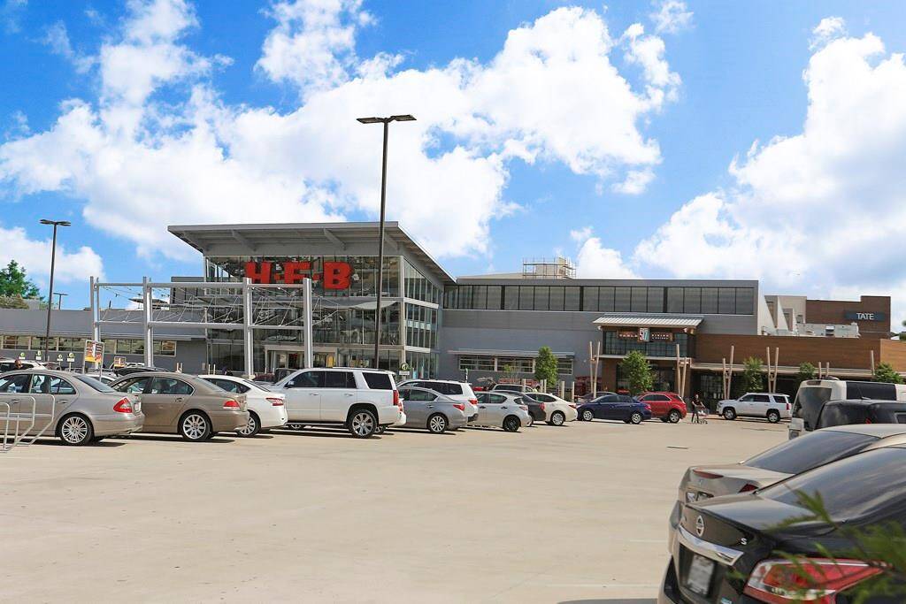 Grocery stores within 10 min drive. Short drive to endless dining, shopping right by the neighborhood!