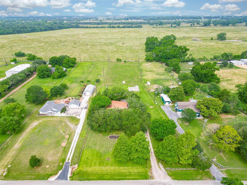 House in Center of Oaks