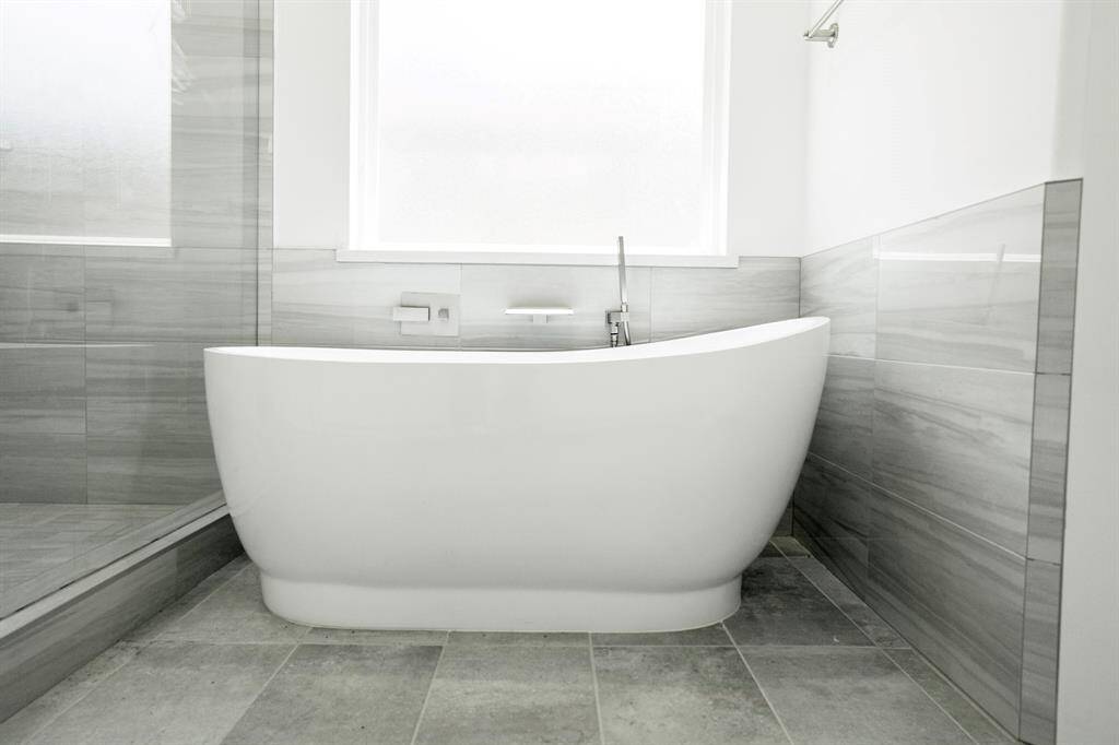 Beautiful tub to help with all your relaxing needs.
