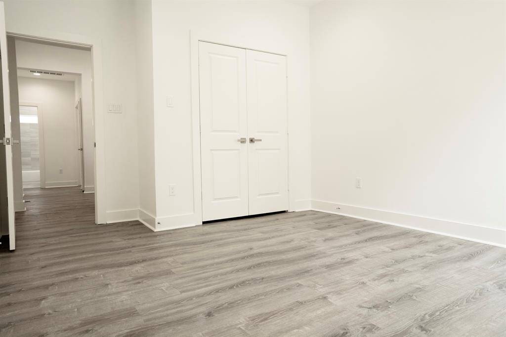 The builder designed this home for all your comfort needs.  Large bedrooms plus more.