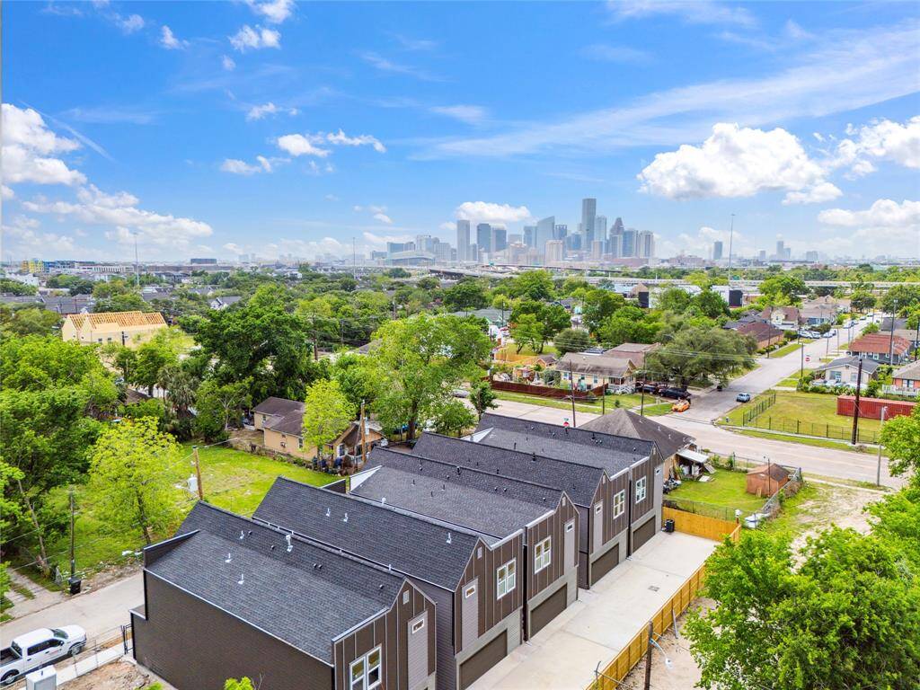 Approximately 1.5 miles from Houston’s Central Business District, providing easy access to major employment centers and city attractions.