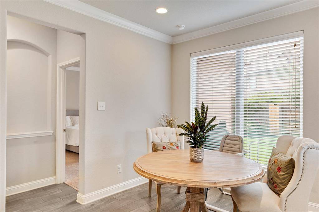 breakfast room