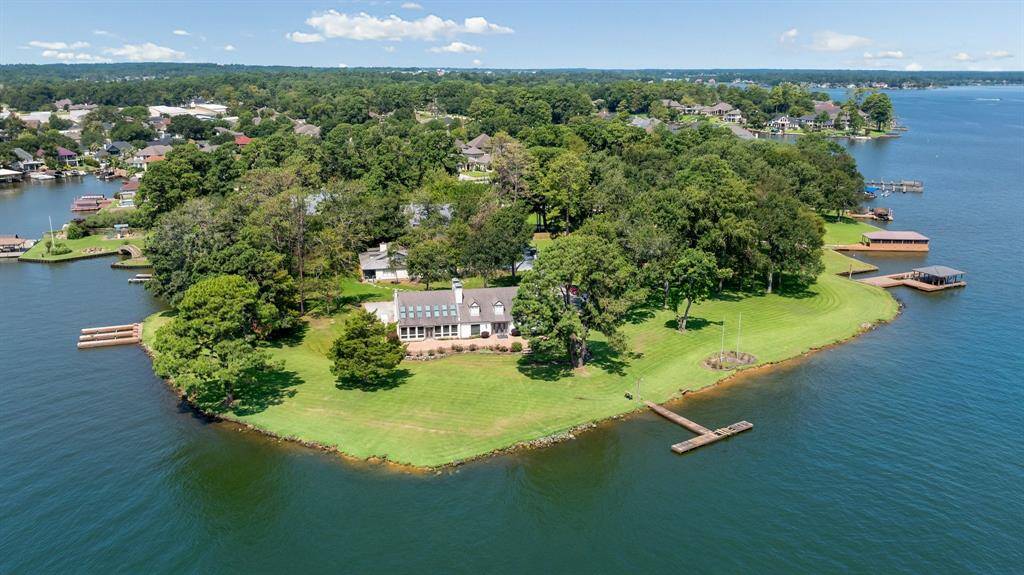This One of a Kind point boasts over 1300 LFT of waterfrontage.