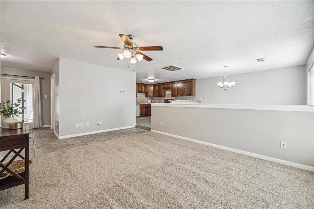 Open concept kitchen/dining makes this space perfect for entertaining!