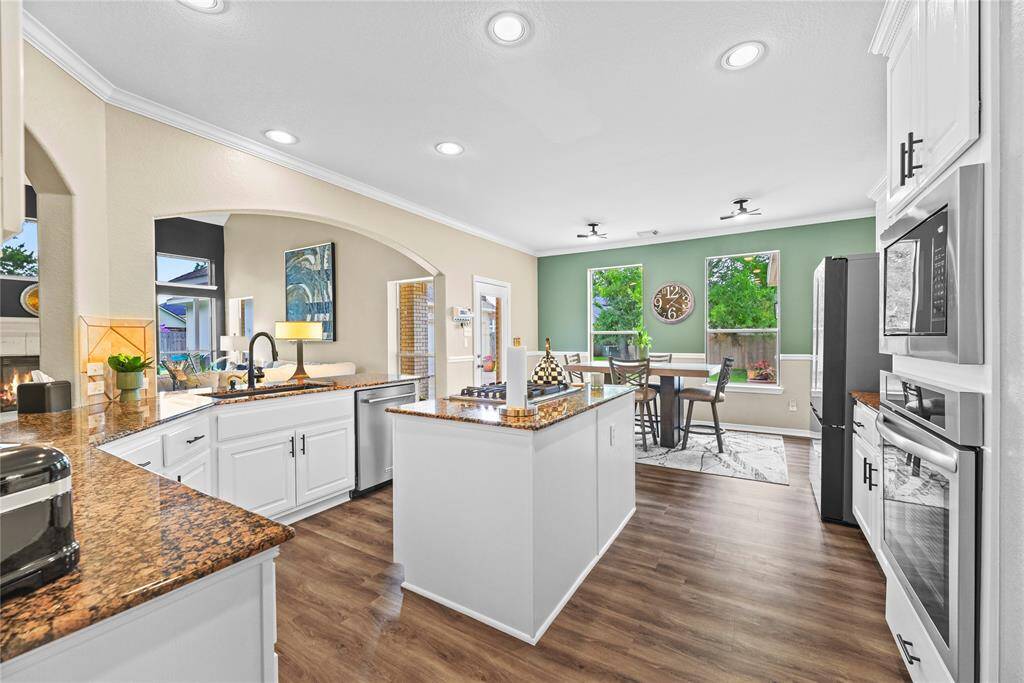 While chopping carrots and slicing cucumbers in the gourmet kitchen, easily converse with those in the breakfast area, as well as those in the living room!