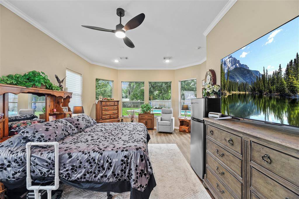 Every evening will be more relaxing with a grand primary suite!