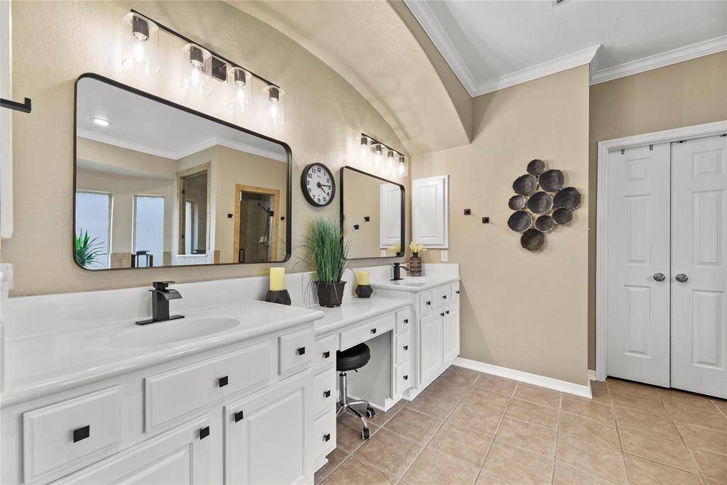 Dual sinks ensure both partners have a dedicated area for grooming and self-care! Ample counter space is only enhanced by the tremendous space beneath, which includes multiple drawers of varying sizes and base storage cabinetry!